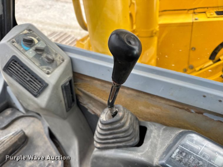 image for item EN0876 2000 Komatsu PC228USLC excavator