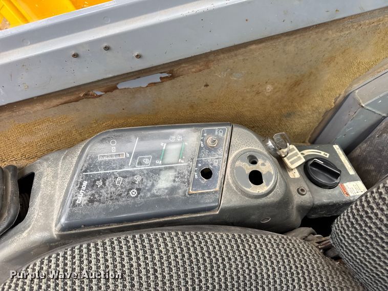 image for item EN0876 2000 Komatsu PC228USLC excavator