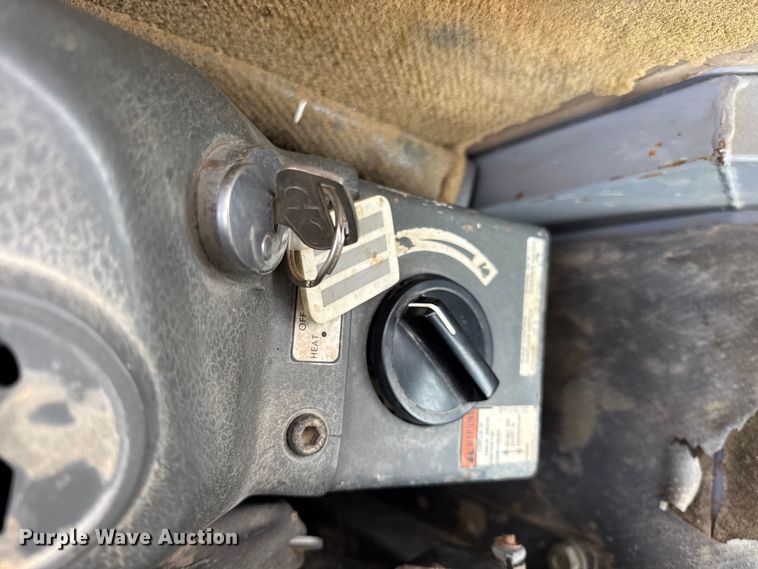 image for item EN0876 2000 Komatsu PC228USLC excavator