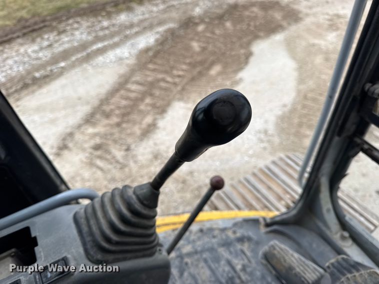 image for item EN0876 2000 Komatsu PC228USLC excavator