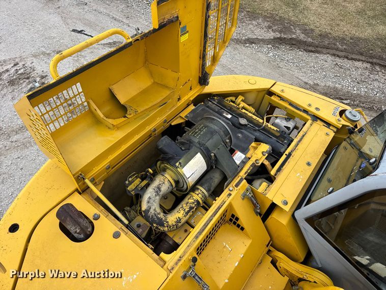 image for item EN0876 2000 Komatsu PC228USLC excavator