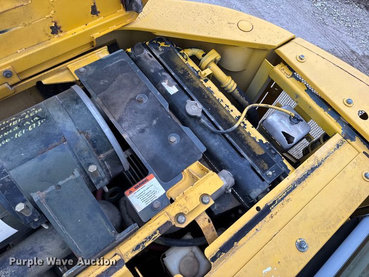 image for item EN0876 2000 Komatsu PC228USLC excavator