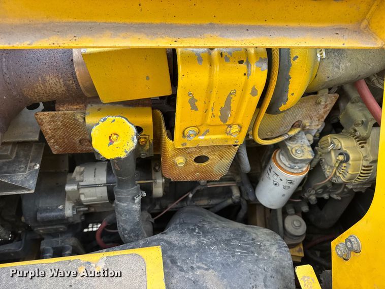 image for item EN0876 2000 Komatsu PC228USLC excavator