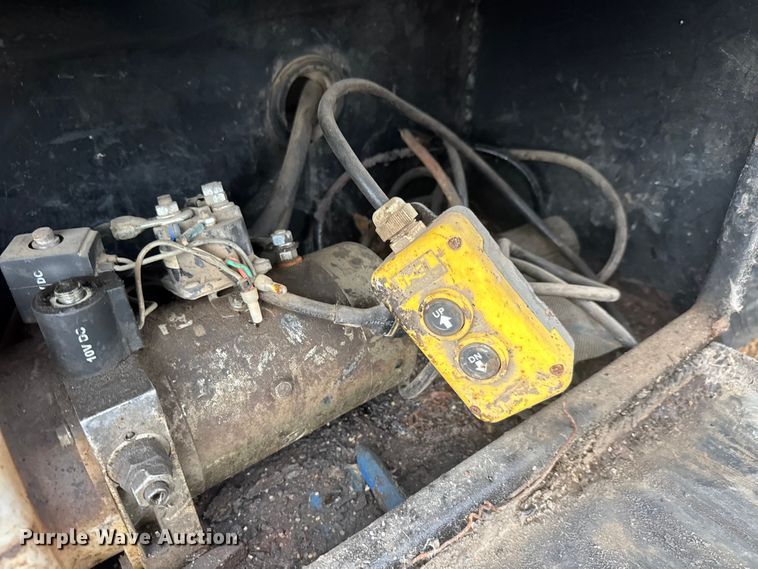 image for item EO0906 2008 Load Max tilt deck equipment trailer