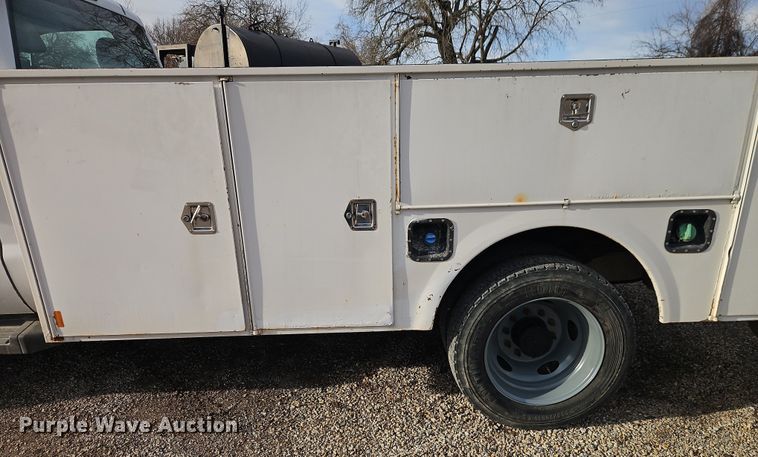 image for item EO4921 2011 Ford F550 utility / service truck