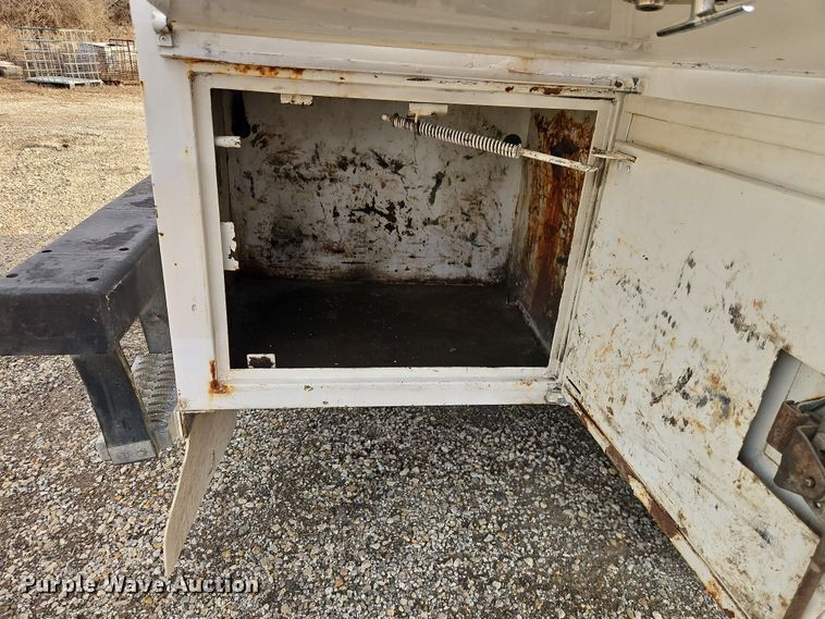 image for item EO4921 2011 Ford F550 utility / service truck