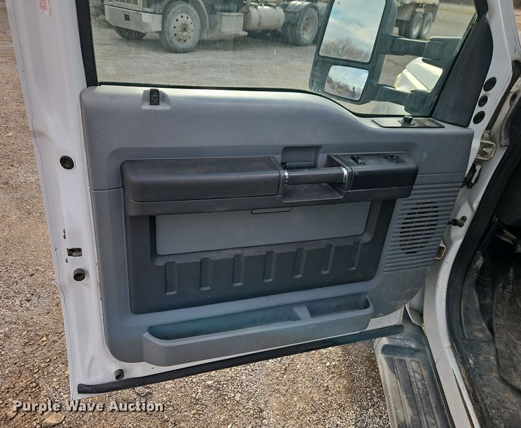 image for item EO4921 2011 Ford F550 utility / service truck