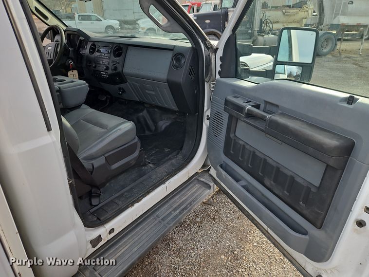 image for item EO4921 2011 Ford F550 utility / service truck