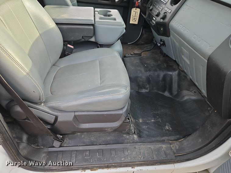 image for item EO4921 2011 Ford F550 utility / service truck