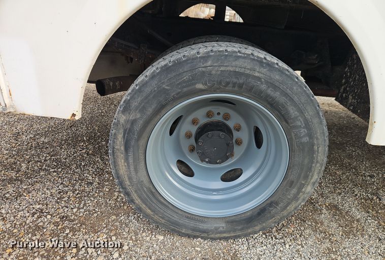 image for item EO4921 2011 Ford F550 utility / service truck