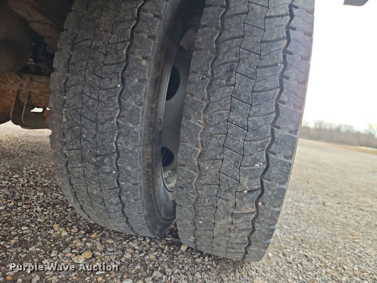 image for item EO4921 2011 Ford F550 utility / service truck