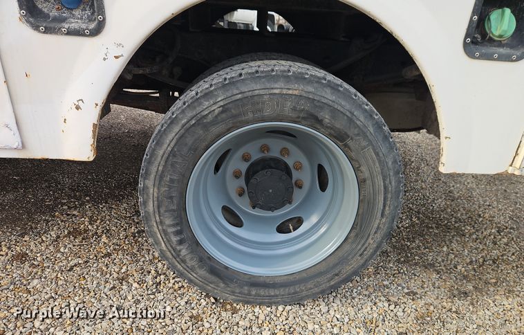 image for item EO4921 2011 Ford F550 utility / service truck