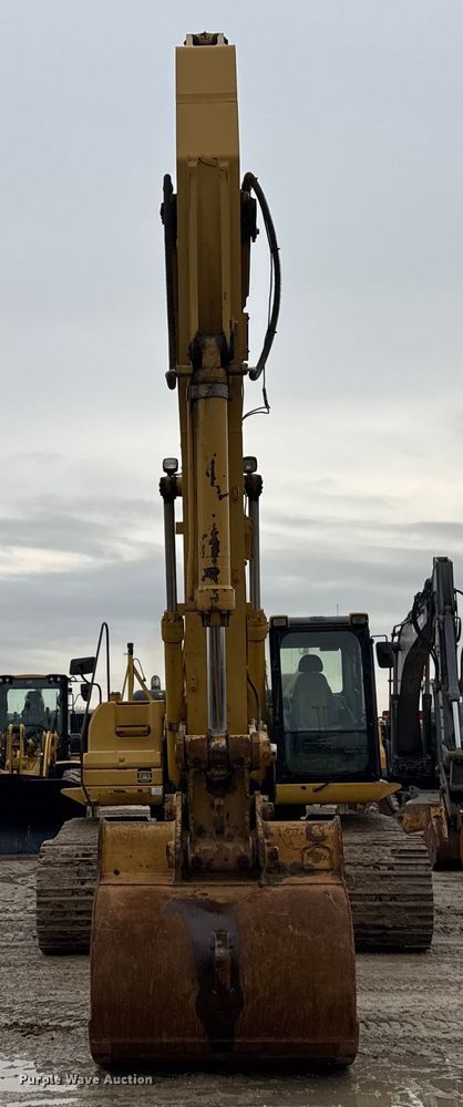 image for item ER0379 2008 Caterpillar 330D excavator