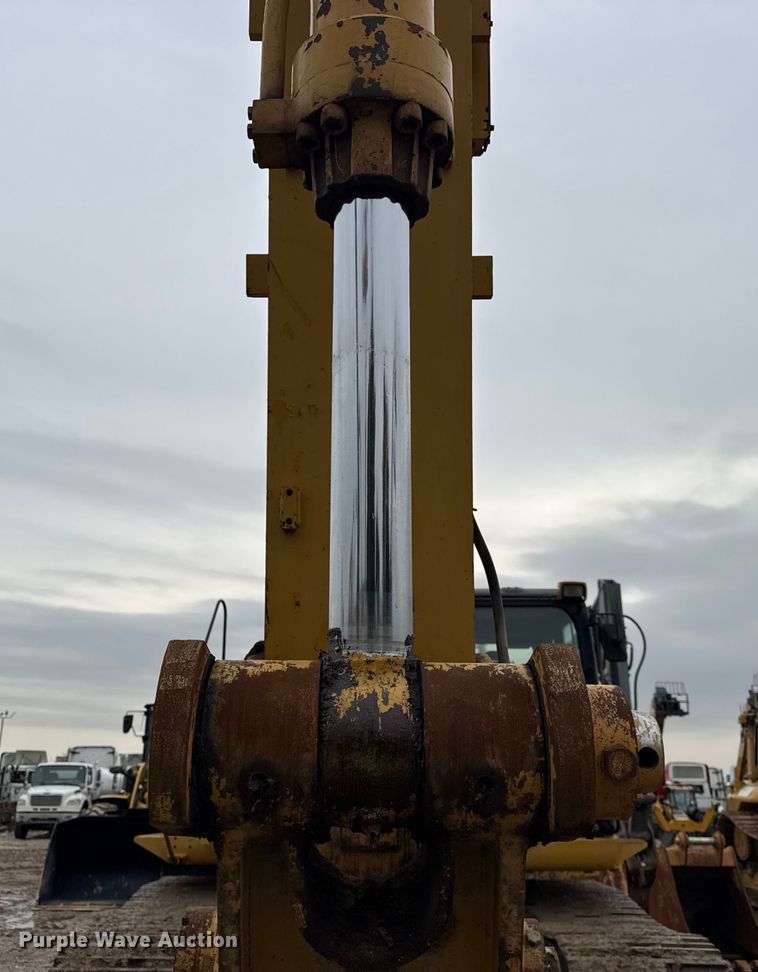 image for item ER0379 2008 Caterpillar 330D excavator