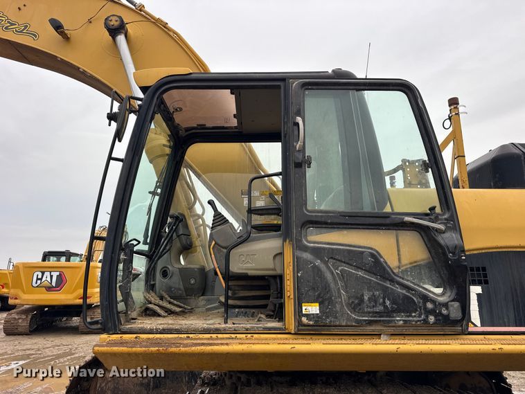 image for item ER0379 2008 Caterpillar 330D excavator