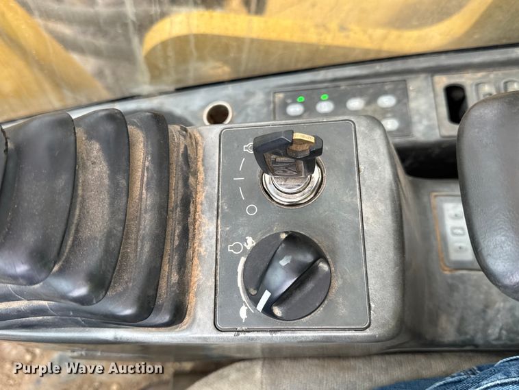 image for item ER0379 2008 Caterpillar 330D excavator