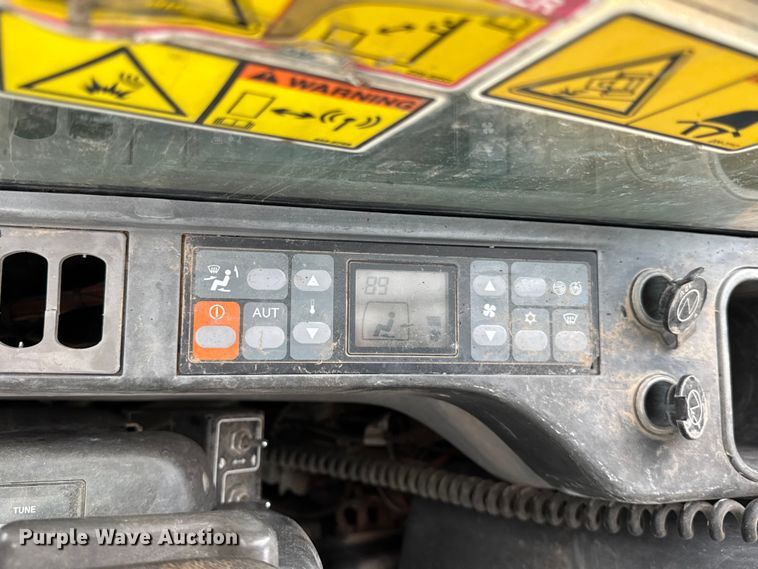 image for item ER0379 2008 Caterpillar 330D excavator