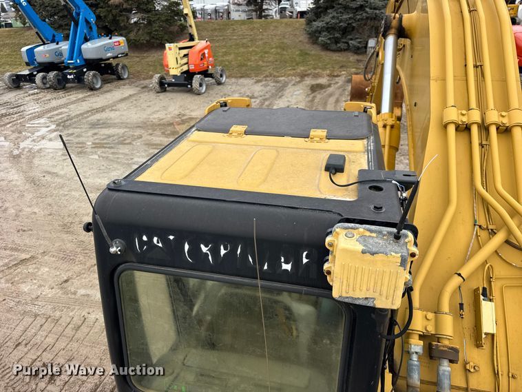 image for item ER0379 2008 Caterpillar 330D excavator