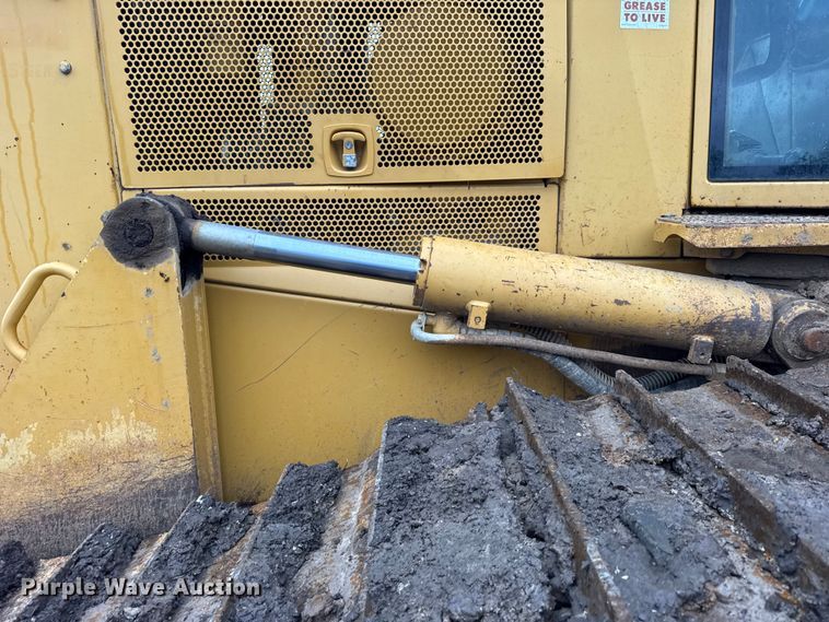 image for item ER0380 2006 Caterpillar D6N LGP dozer