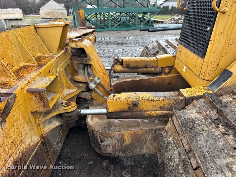 image for item ER0380 2006 Caterpillar D6N LGP dozer