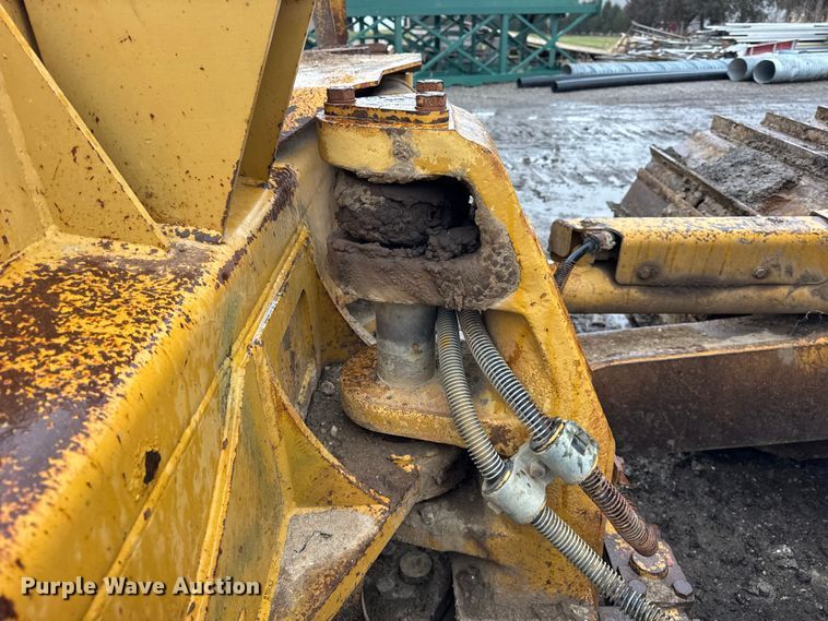 image for item ER0380 2006 Caterpillar D6N LGP dozer