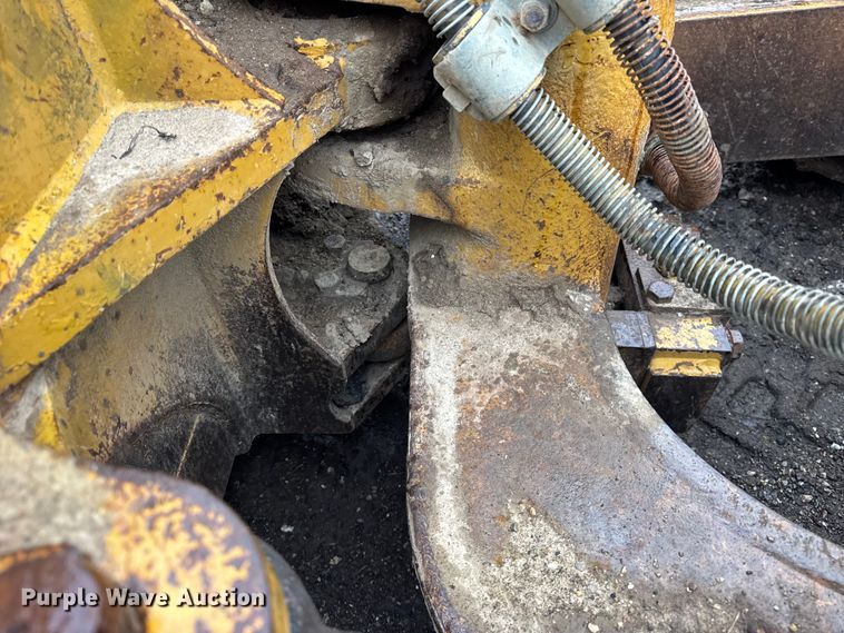 image for item ER0380 2006 Caterpillar D6N LGP dozer