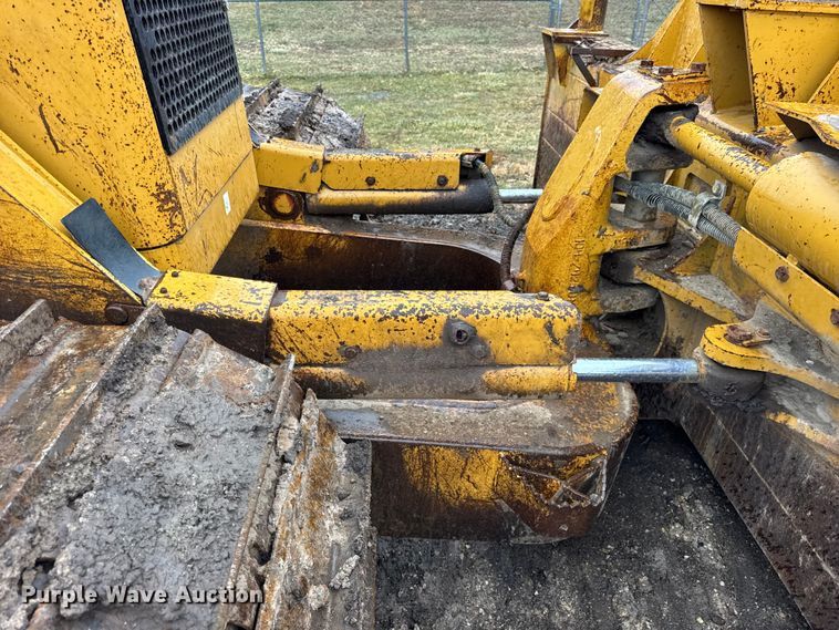 image for item ER0380 2006 Caterpillar D6N LGP dozer