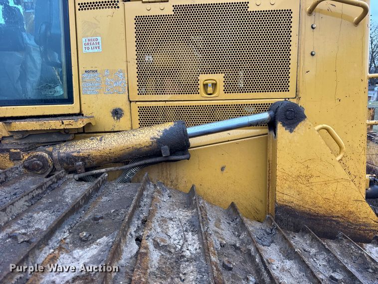 image for item ER0380 2006 Caterpillar D6N LGP dozer