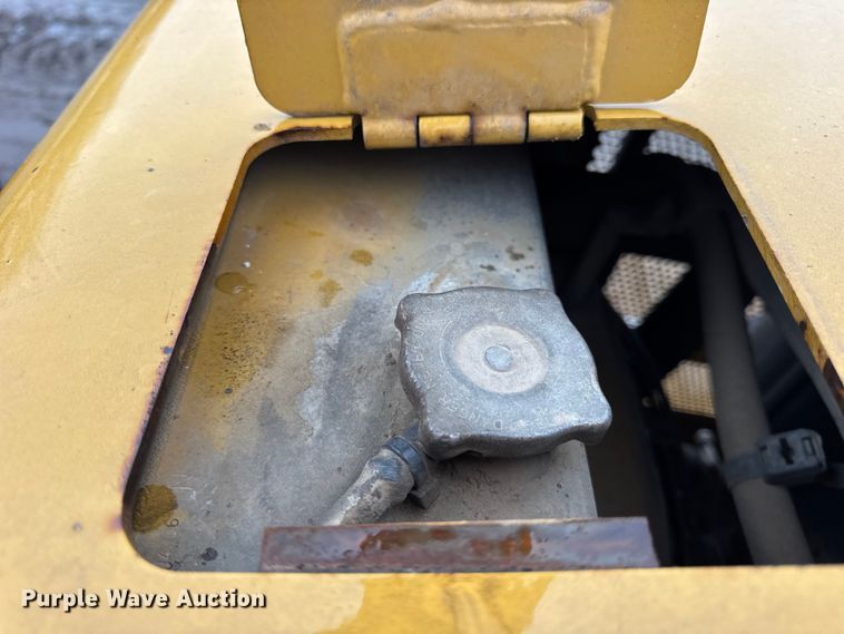 image for item ER0380 2006 Caterpillar D6N LGP dozer