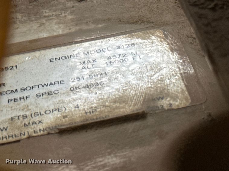 image for item ER0380 2006 Caterpillar D6N LGP dozer