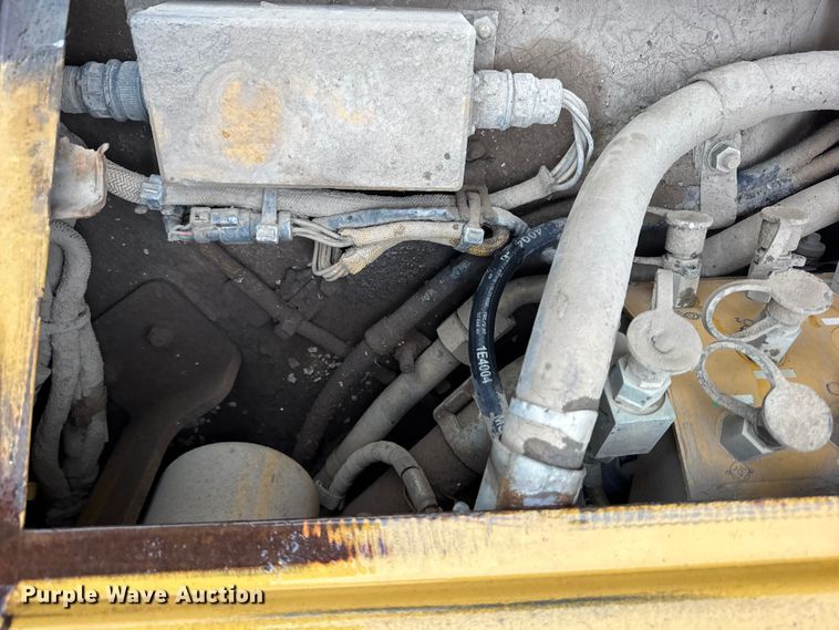 image for item ER0380 2006 Caterpillar D6N LGP dozer