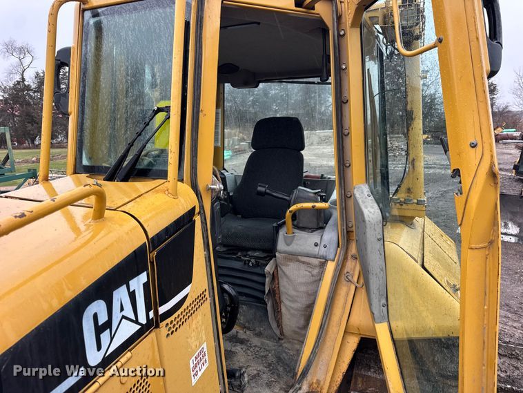 image for item ER0380 2006 Caterpillar D6N LGP dozer