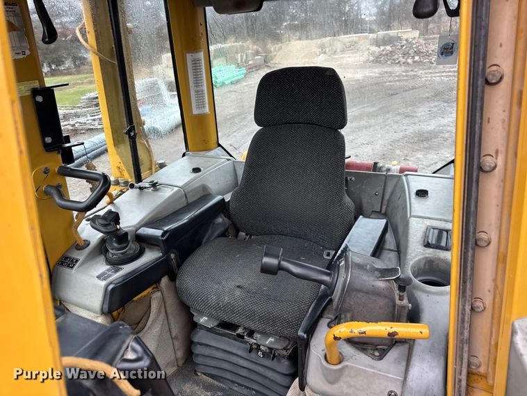 image for item ER0380 2006 Caterpillar D6N LGP dozer