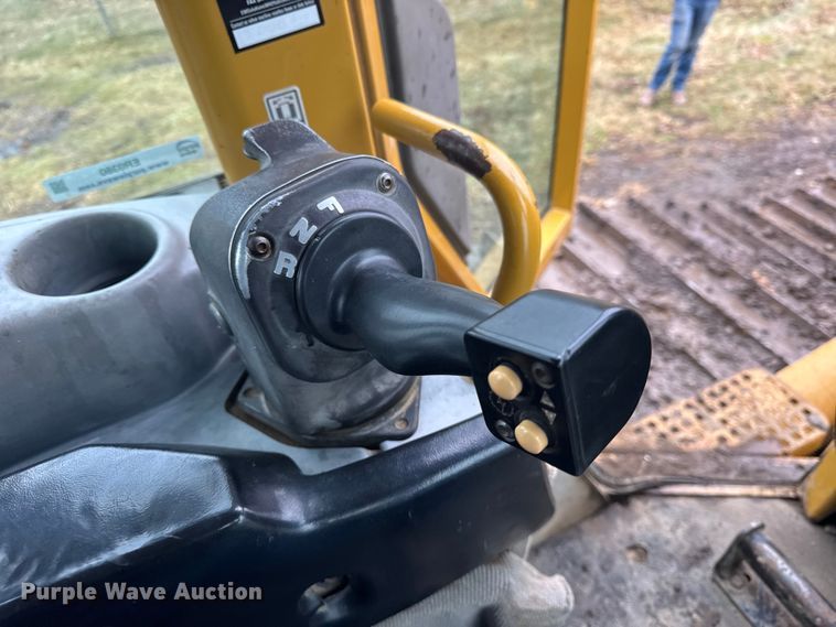 image for item ER0380 2006 Caterpillar D6N LGP dozer