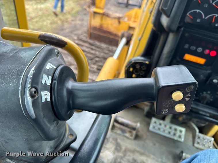 image for item ER0380 2006 Caterpillar D6N LGP dozer