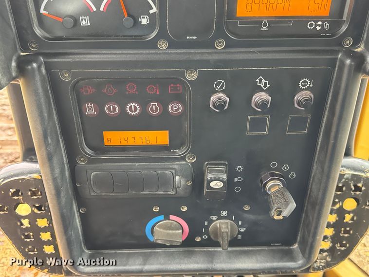 image for item ER0380 2006 Caterpillar D6N LGP dozer