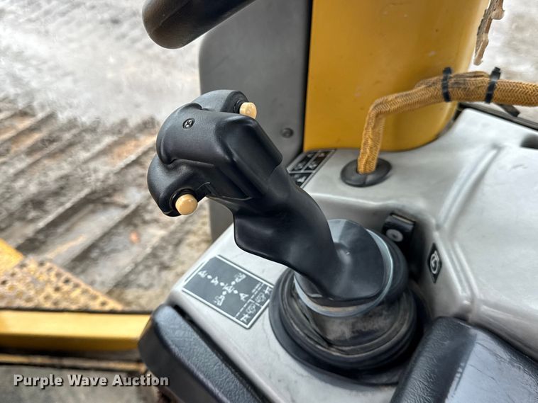 image for item ER0380 2006 Caterpillar D6N LGP dozer