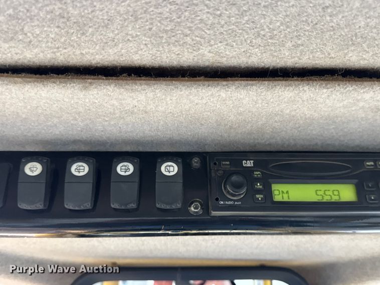 image for item ER0380 2006 Caterpillar D6N LGP dozer