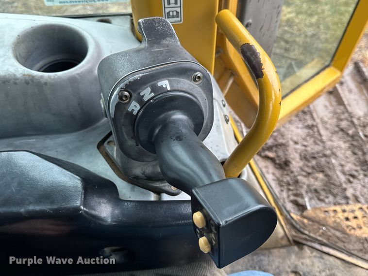 image for item ER0380 2006 Caterpillar D6N LGP dozer