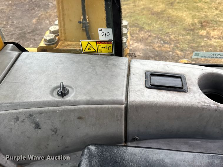 image for item ER0380 2006 Caterpillar D6N LGP dozer