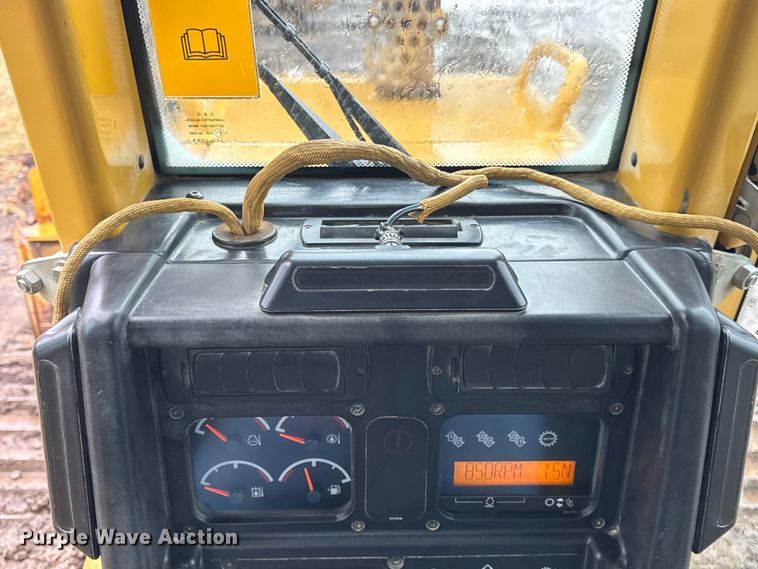 image for item ER0380 2006 Caterpillar D6N LGP dozer