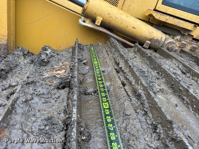 image for item ER0380 2006 Caterpillar D6N LGP dozer