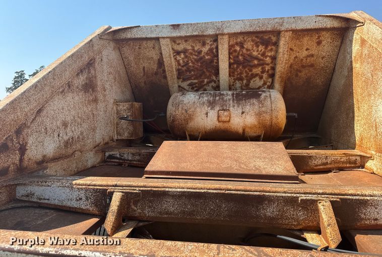 image for item ER2384 1988 Ranch manufacturing bottom dump trailer