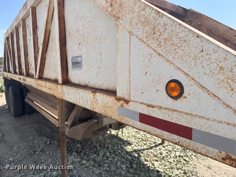 image for item ER2384 1988 Ranch manufacturing bottom dump trailer