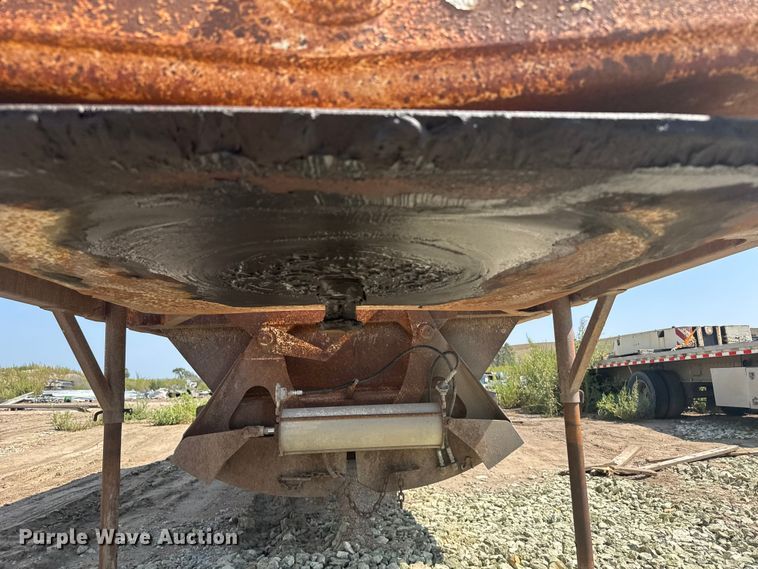 image for item ER2384 1988 Ranch manufacturing bottom dump trailer