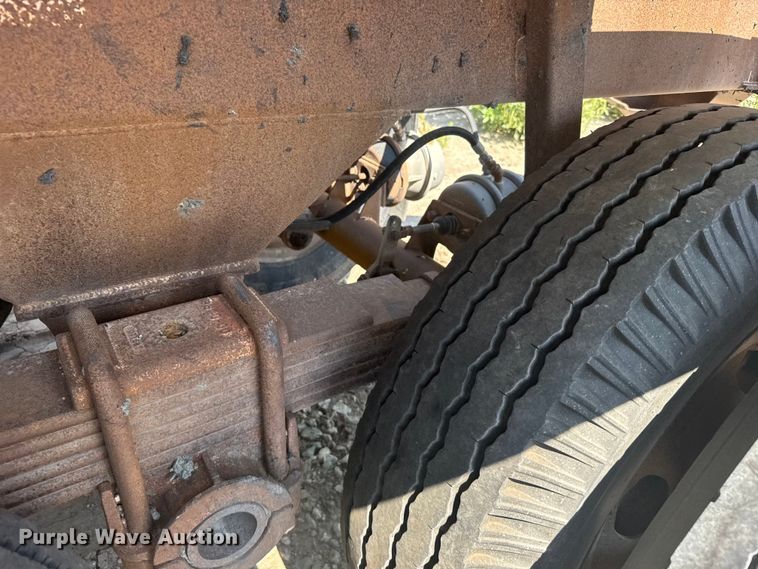 image for item ER2384 1988 Ranch manufacturing bottom dump trailer