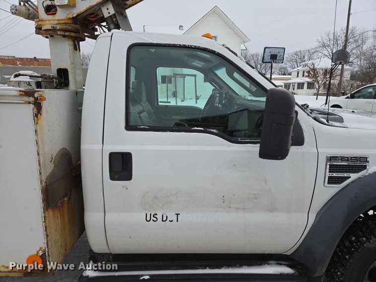 image for item ES2593 2008 Ford F450 bucket truck