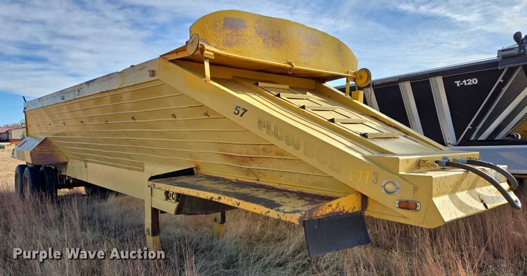 image for item ES2666 1986 Flowboy ST-1000S belt trailer