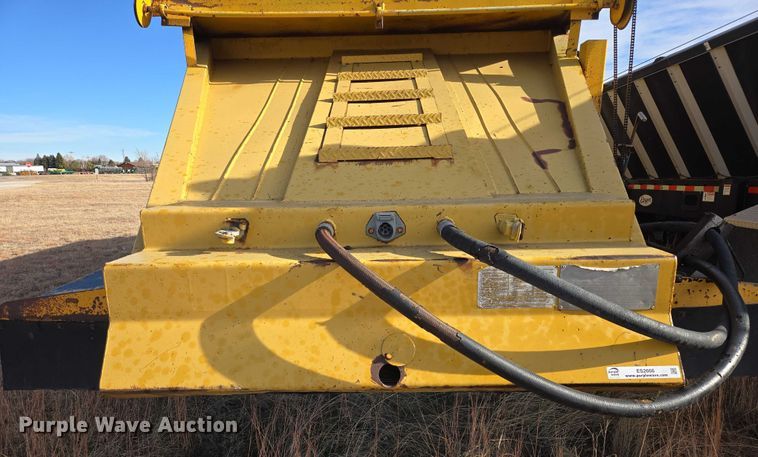 image for item ES2666 1986 Flowboy ST-1000S belt trailer