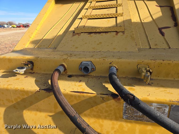 image for item ES2666 1986 Flowboy ST-1000S belt trailer